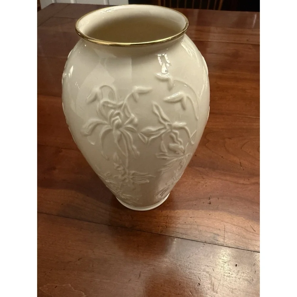 Vintage Lenox Masterpiece Collection Ivory Porcelain Vase Embossed Iris Lily Gld